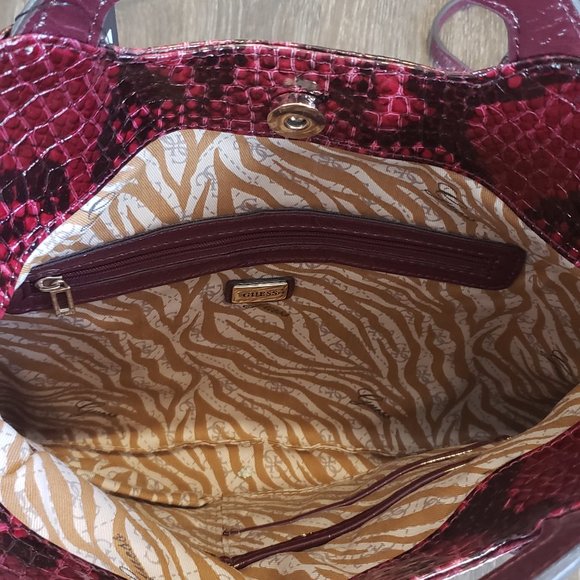 NWT! Guess Handbag - Picture 4 of 4